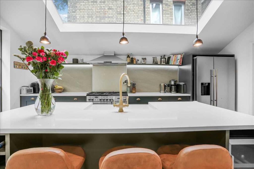 Tabley Road, London - View 4