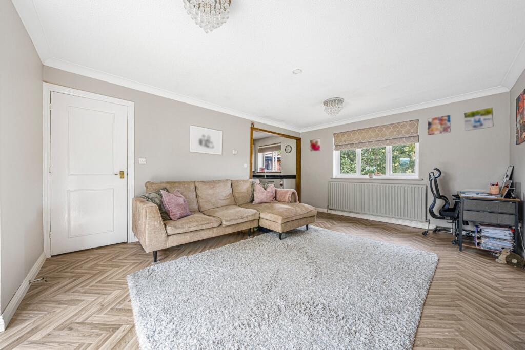 Apartment in Kingston upon Thames - View 5