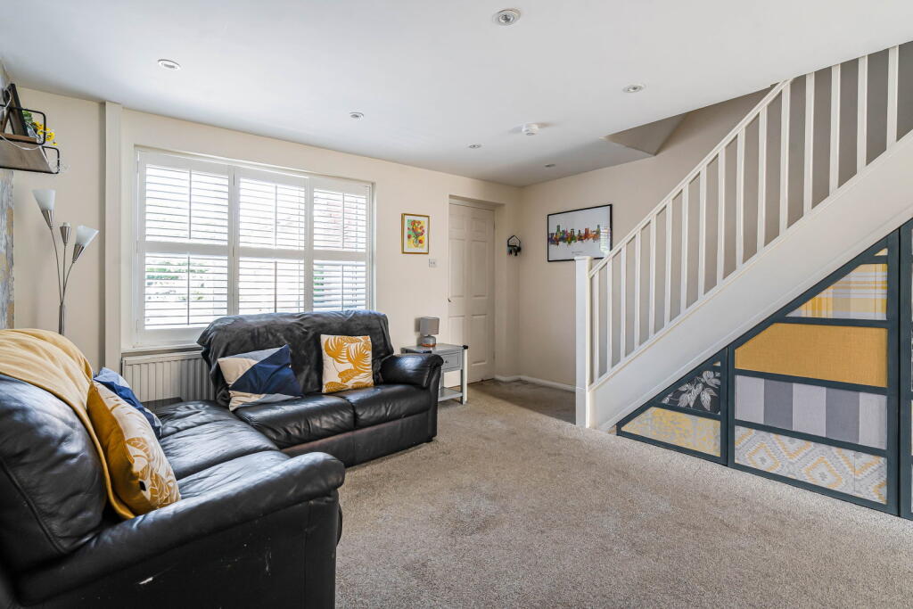 Old Rectory Close, Bramley, Guildford, GU5 0JR photo 2