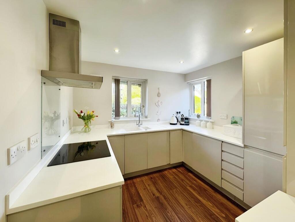 Glenbourne Park, Bramhall, SK7 photo 2