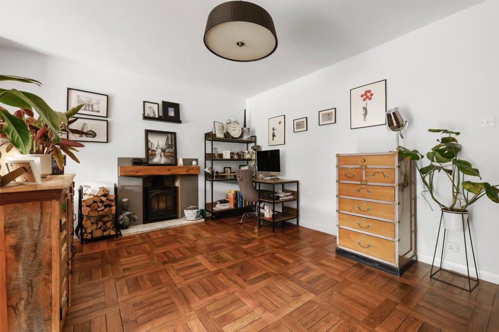 House in Redhill - View 4