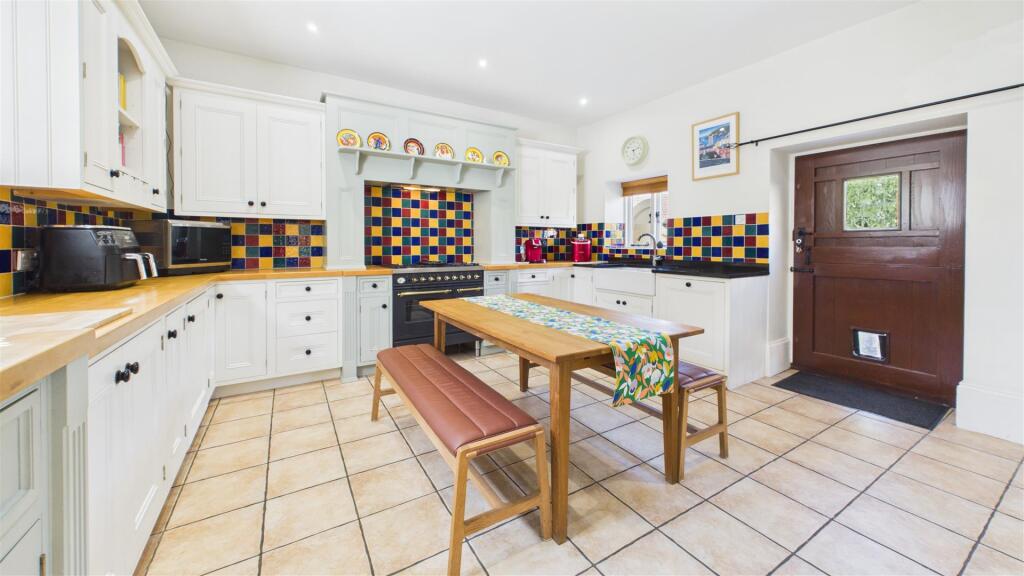Towngate East, MARKET DEEPING - More