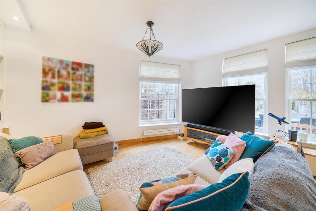 House in London, Carshalton-on-the-Hill - View 3