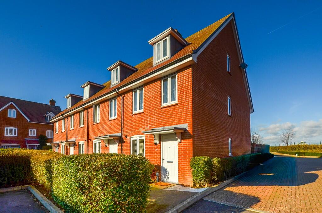 3-bed terraced on Hedley Way, Hailsham, East Sussex, BN27, £285,000