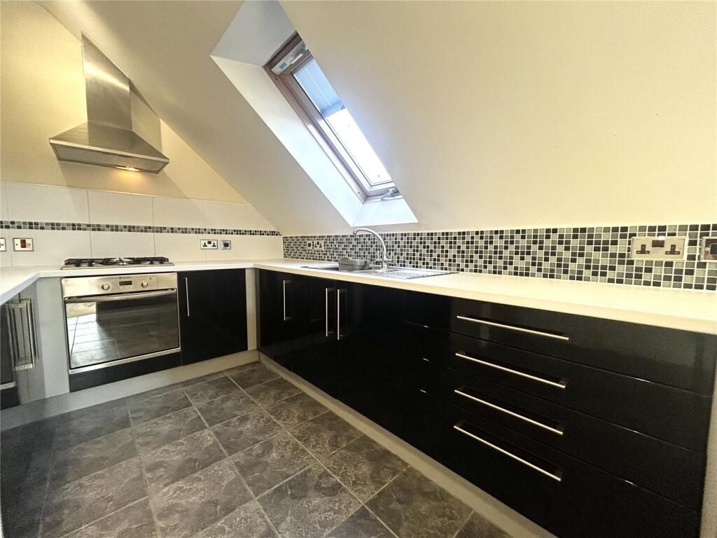 Apartment in Stroud - View 3