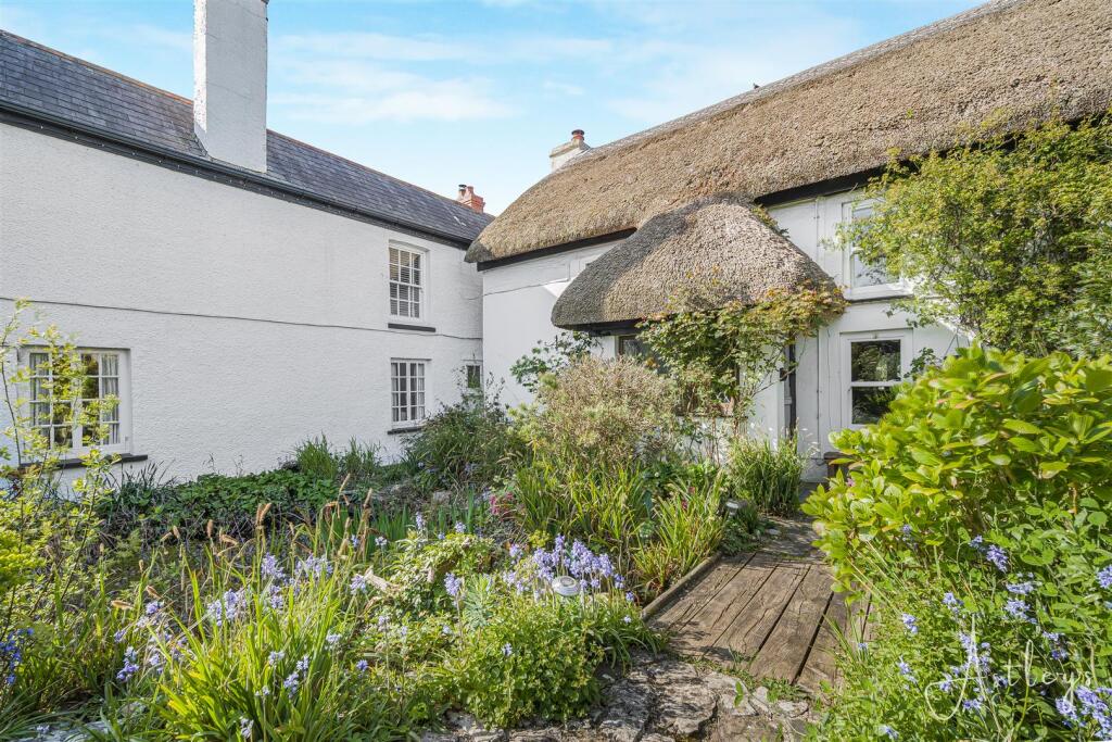 Main image of property: Port Eynon, Swansea