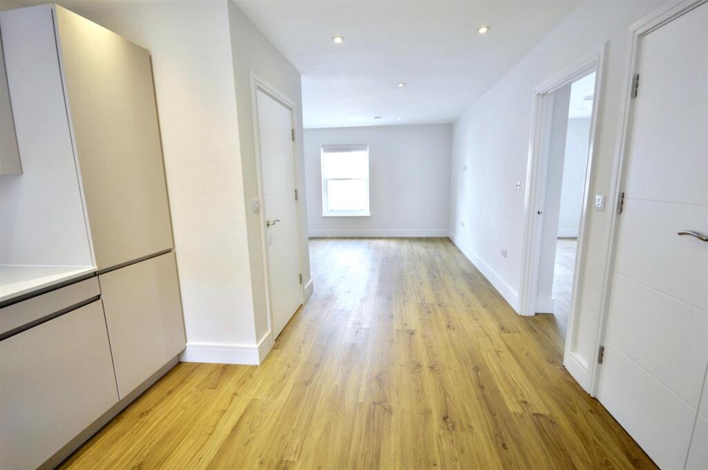 Apartment in Warwick, Lillington, Royal Leamington Spa - View 5