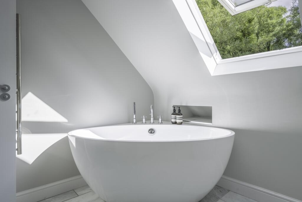 House in Gloucester - View 5