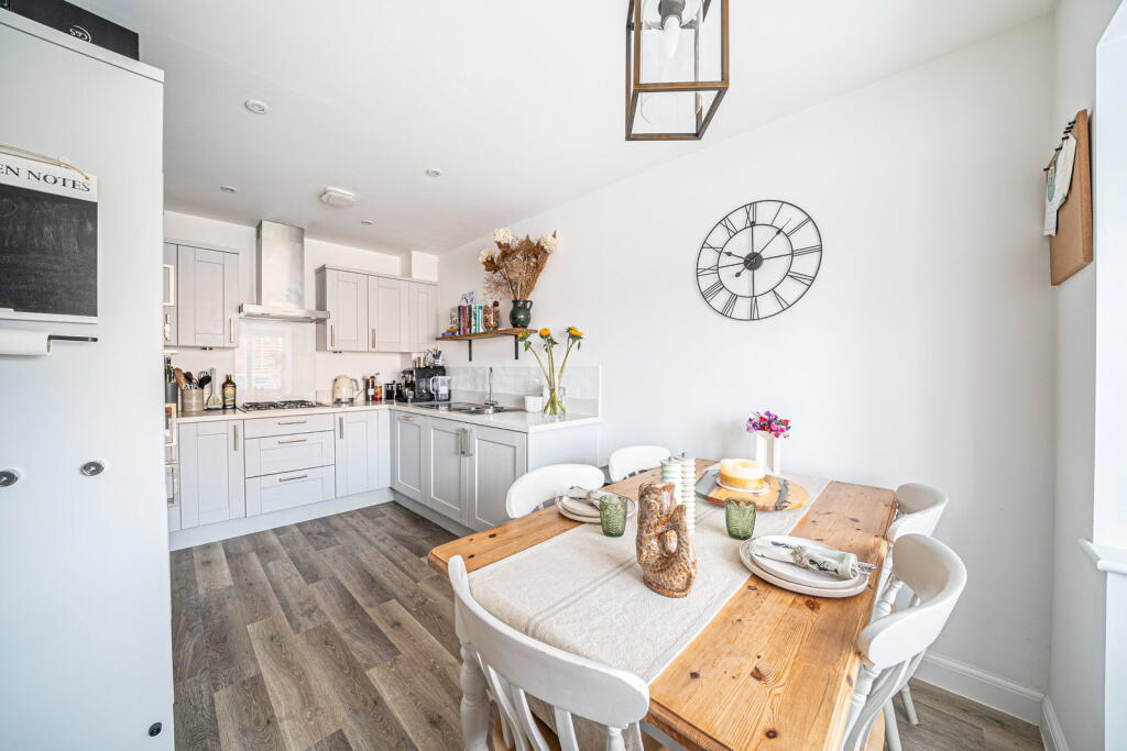 Buckthorn Road, Whitchurch, Hampshire, RG28 7FZ photo 4