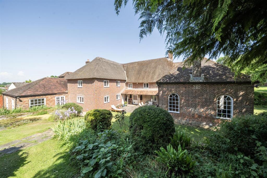House in Okeford Fitzpaine - View 3
