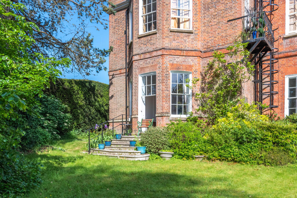 Main image of property: 5 High Street, Buckinghamshire, Great Missenden