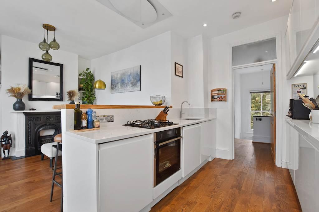 Apartment in London - View 5