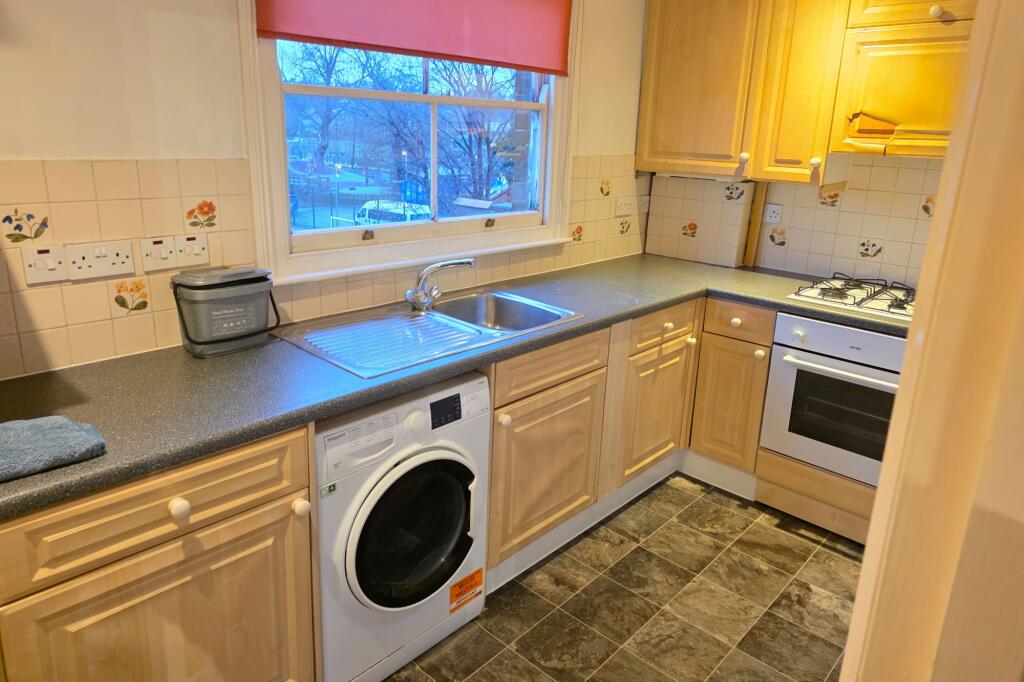 56c Knights Hill, West Norwood, London SE27 0JD photo 5