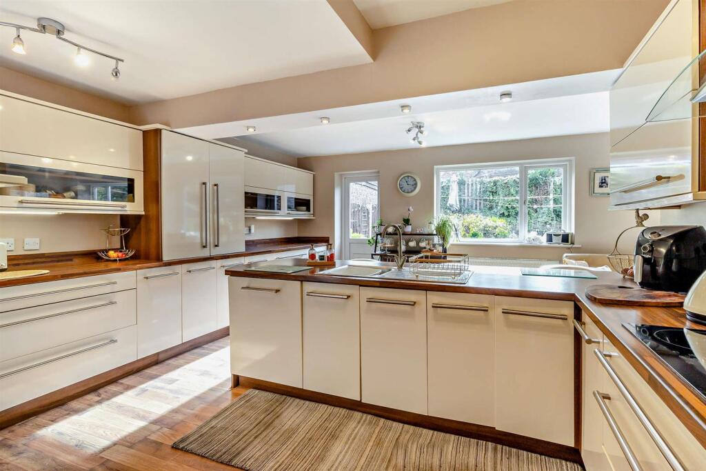 House in Rotherham, South Yorkshire - View 4