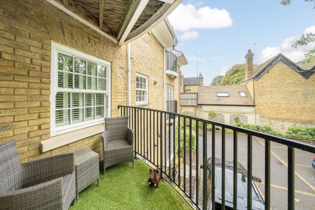Apartment in Weybridge - More