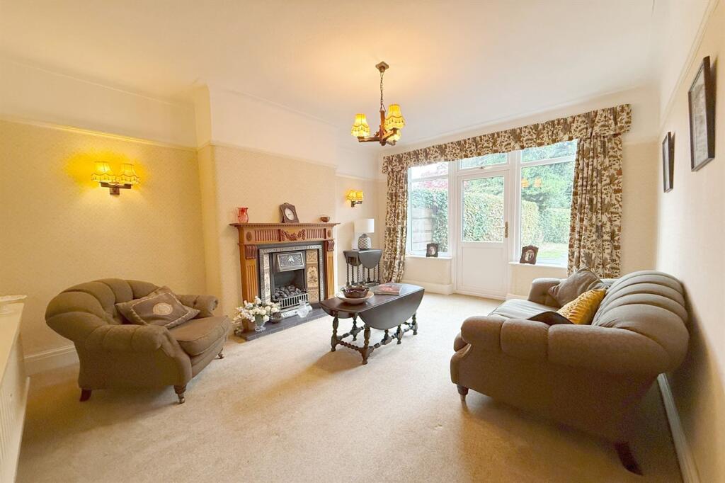 Upton Avenue, Cheadle Hulme photo 3