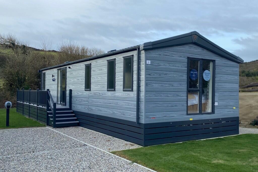 2-bed caravan on Mawgan Porth, Cornwall, TR8 4BQ, £144,000