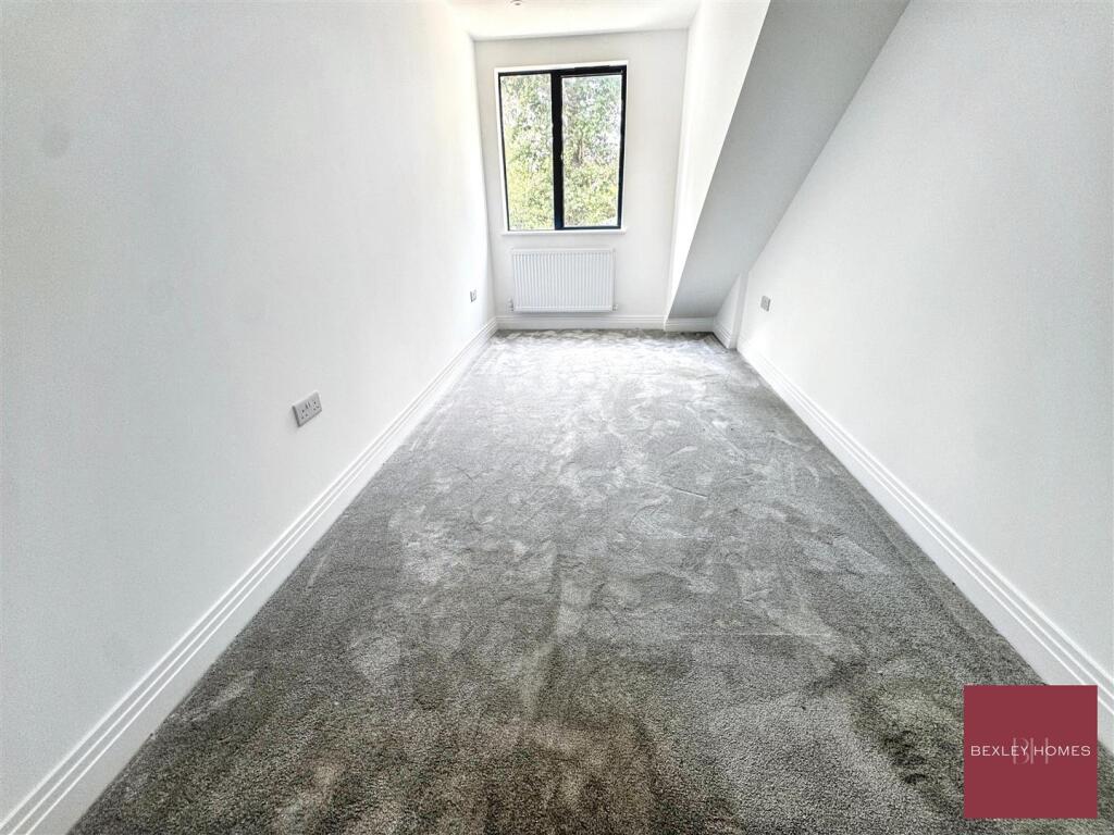 House in Dartford - View 5