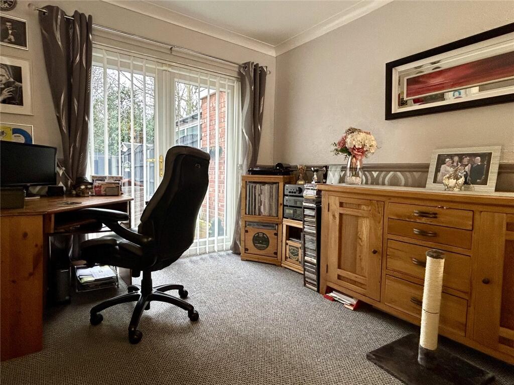 Edgeware Road, Chadderton, Oldham, Greater Manchester, OL9 photo 4