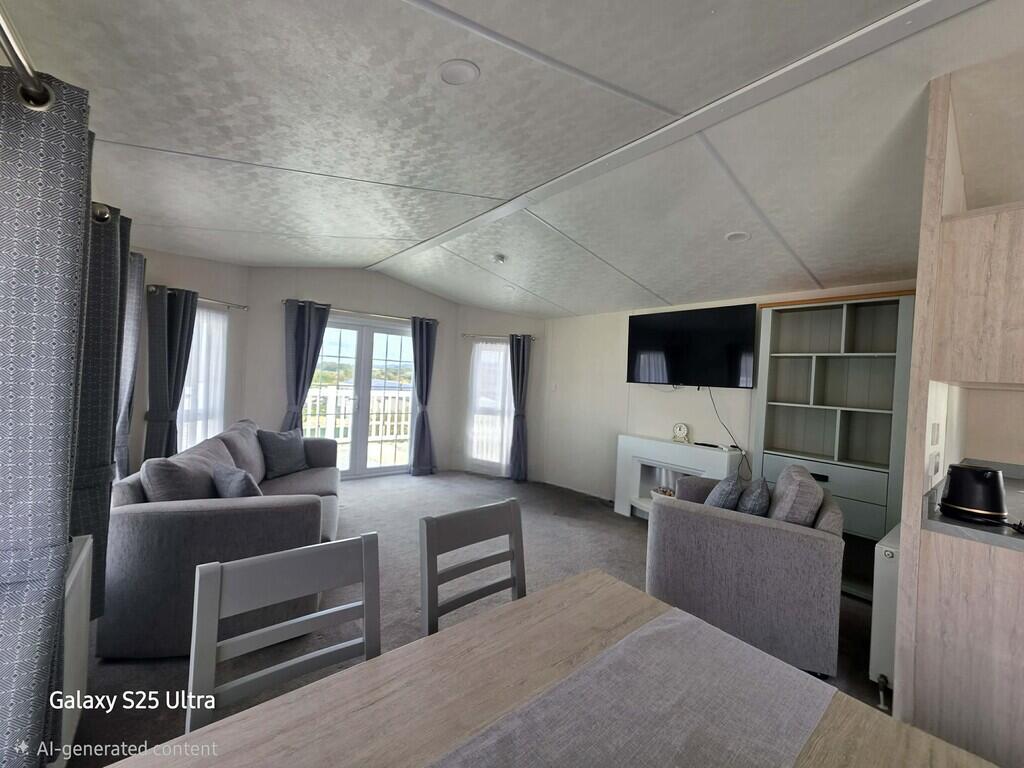 House in Gloucester - View 5