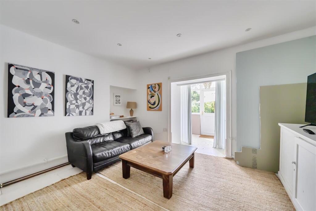 House in Charmouth - More