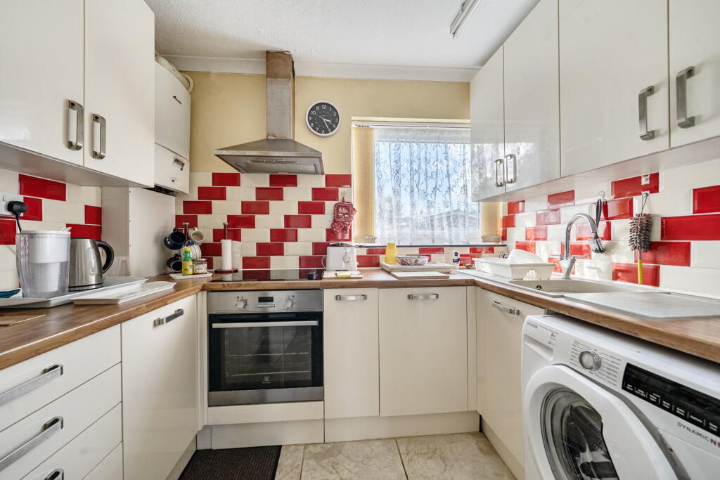 St. Peters Road, Basingstoke RG22 6TL photo 4