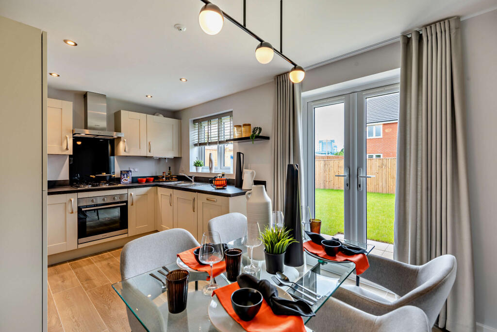 House in Blackburn, Queen's Park - View 4
