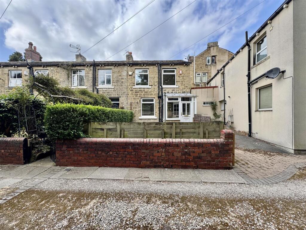 Main image of property: Fenay Lane, Almondbury, Huddersfield, HD5 8UN