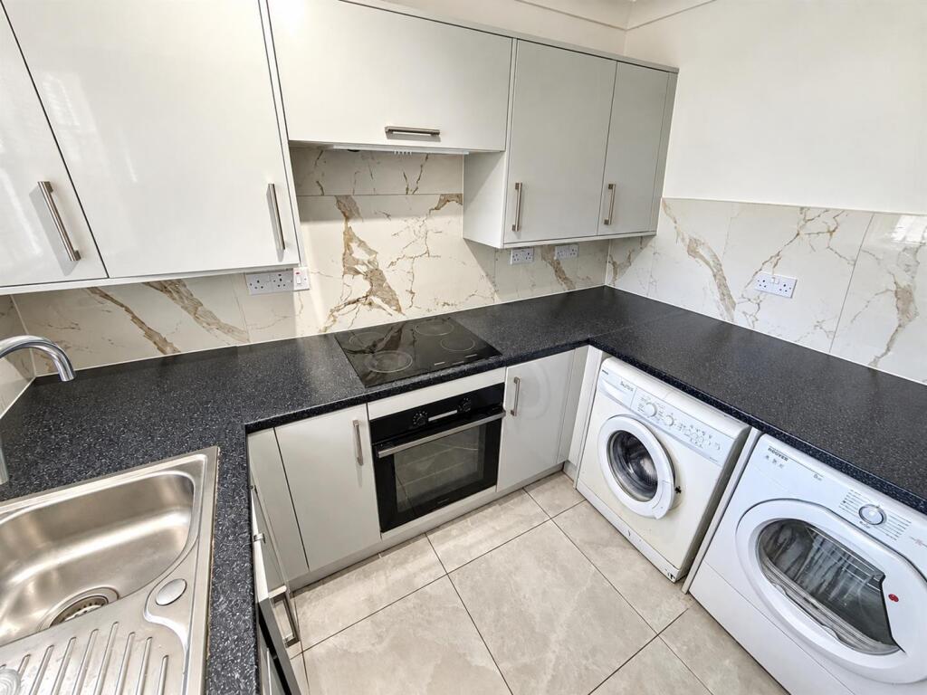 Apartment in Luton - More