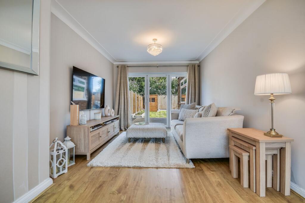Chelmer Drive, Hutton, Brentwood, CM13 photo 3