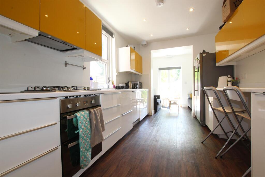 Main image of property: The Crescent, Eastleigh
