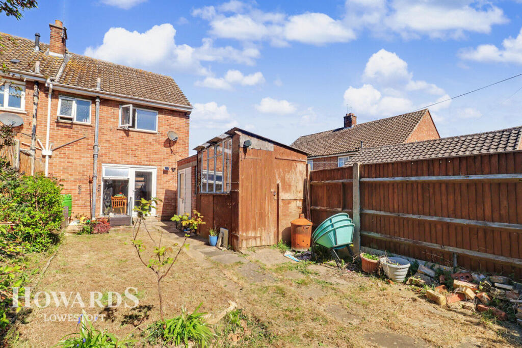 2-bed terraced on Evergreen Road, Lowestoft, £160,000