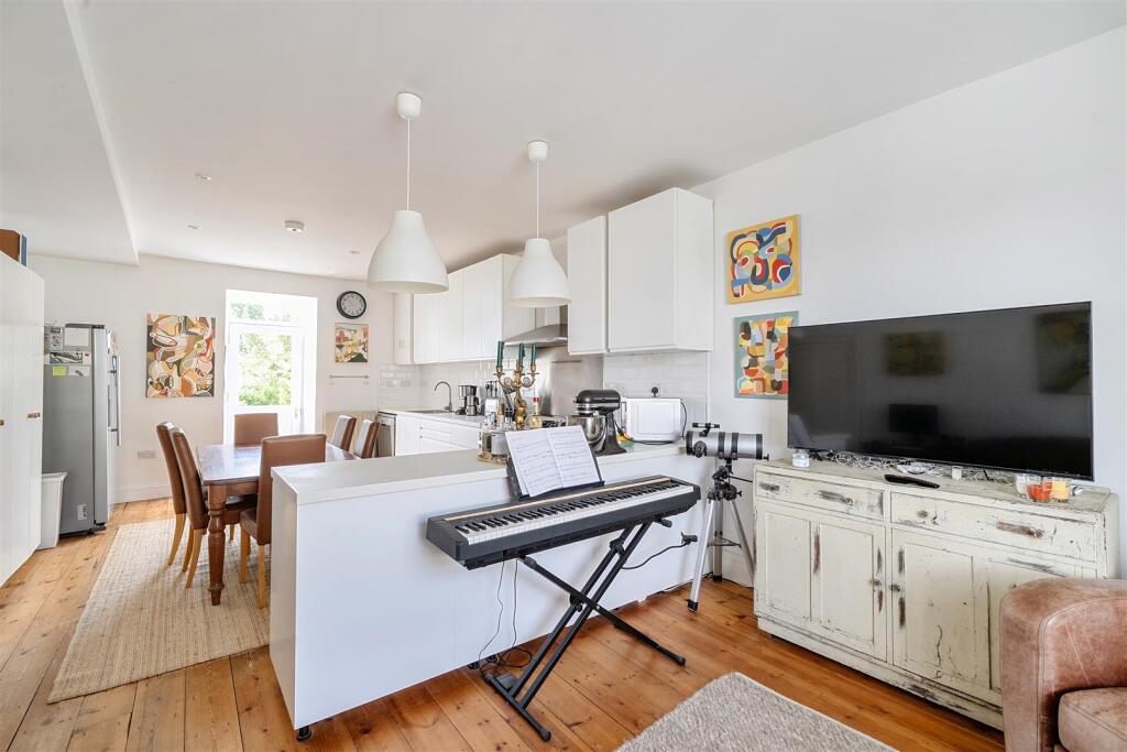 House in Charmouth - View 4