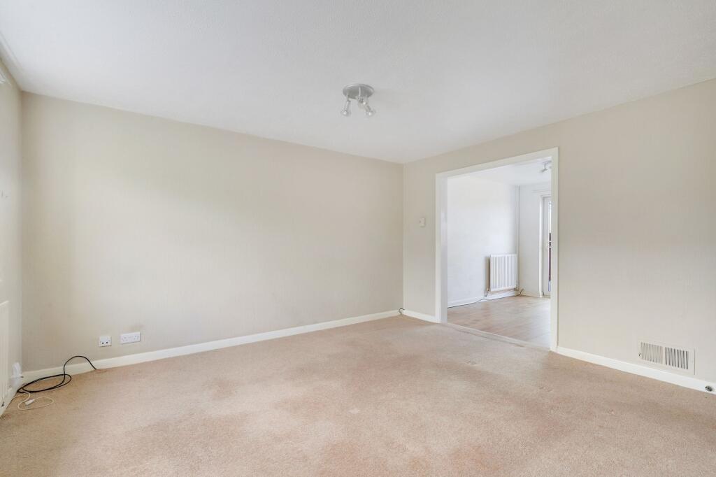 House in Gedling, Nottinghamshire - View 3