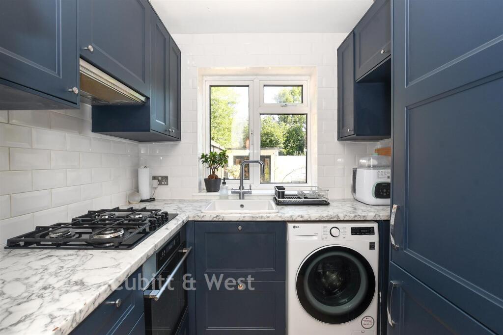 Apartment in Redhill - View 4