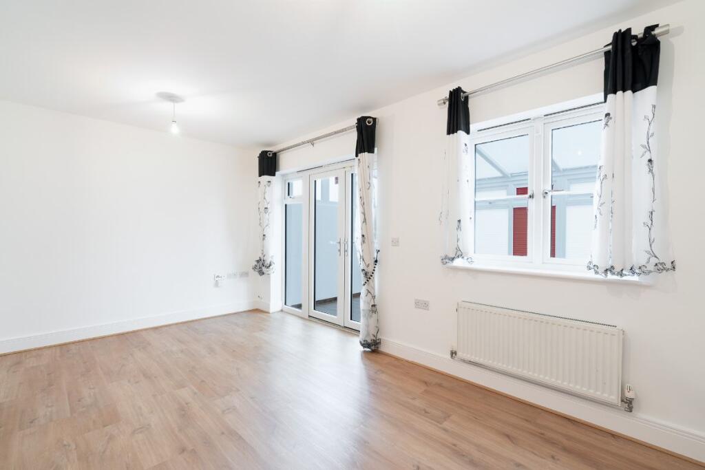 Thirlmere Terrace, Surrey, KT12 photo 2