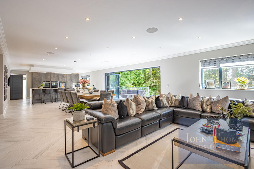 Bracken Drive, Chigwell, IG7 photo 3