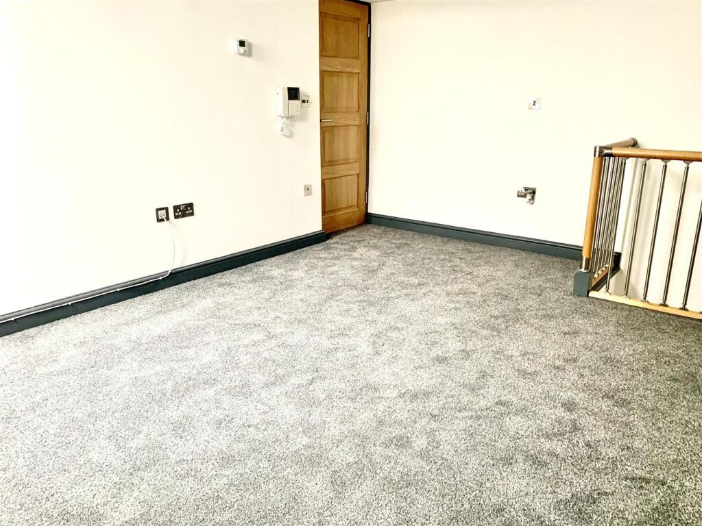Apartment in Swindon - View 3