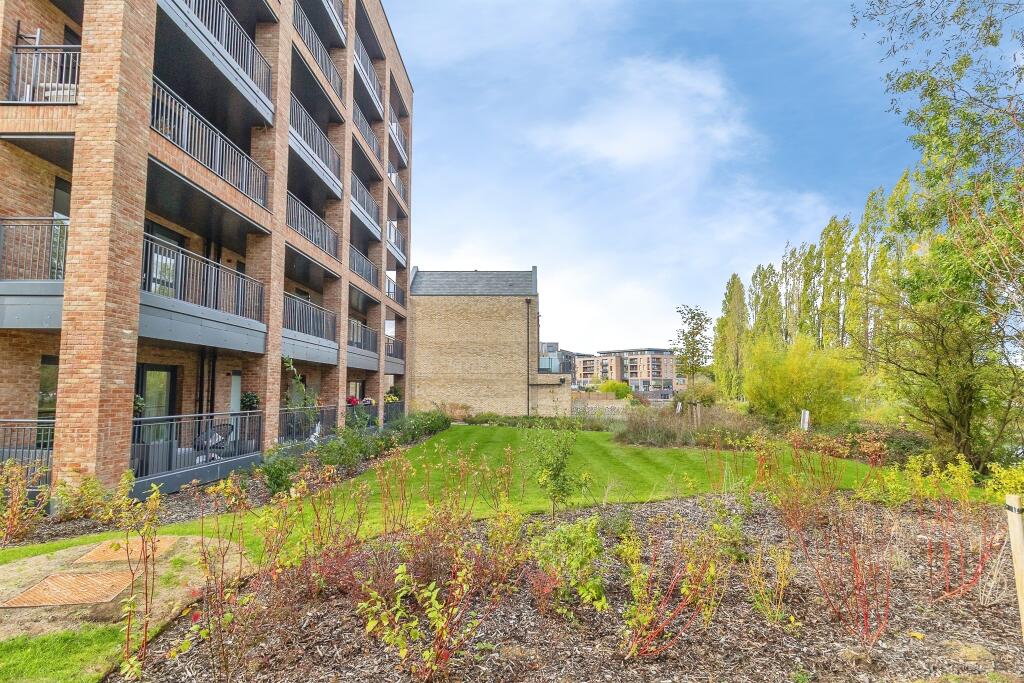 Apartment in Milton Keynes, Central Milton Keynes - View 3