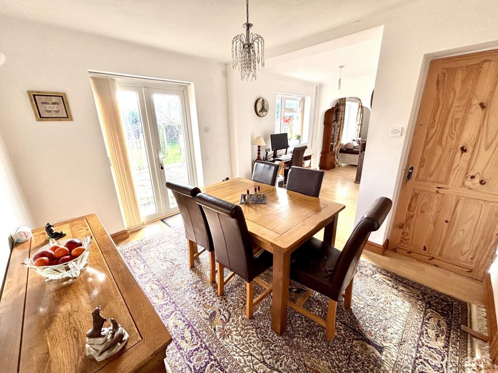 Roe Avenue, Yeovil, BA22 – další