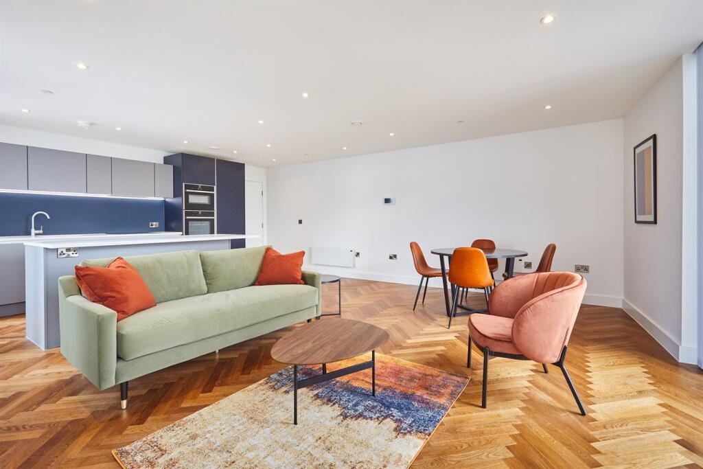 East Tower, Owen Street, M15 photo 4