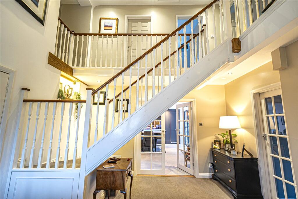 House in Guildford - View 5