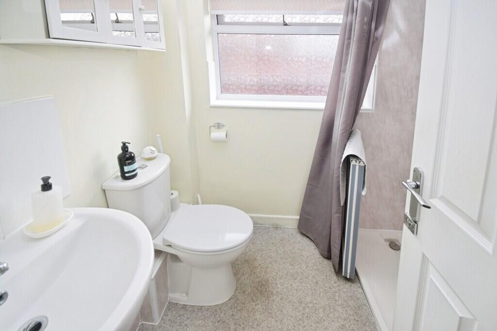 House in Bridgwater, Eastover, Somerset - More
