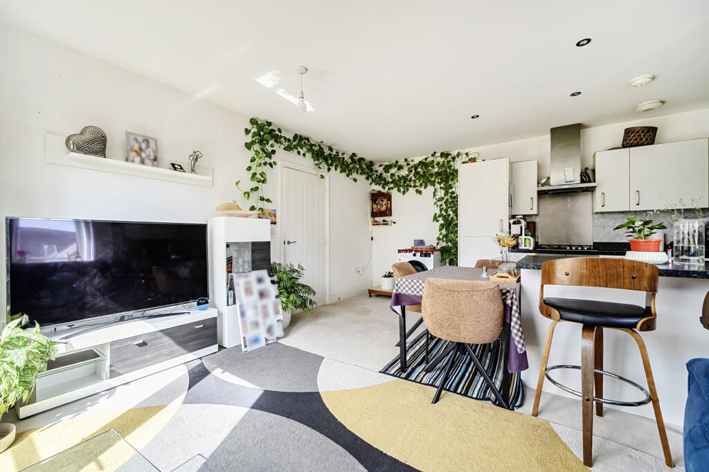 Apartment in Reading - View 4
