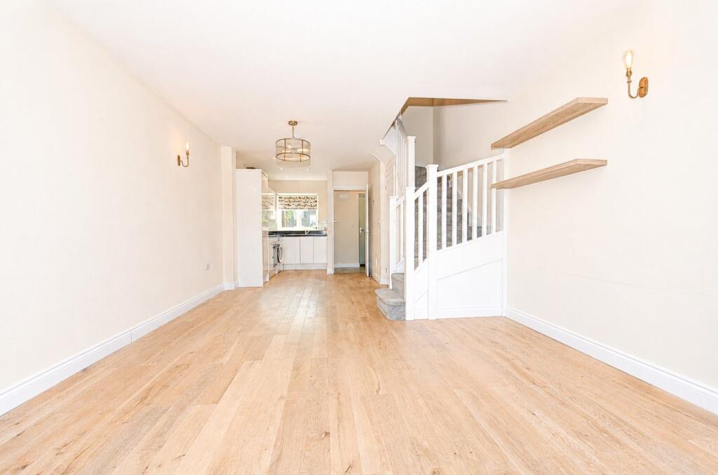 House in Pattishall, West Northamptonshire - View 2