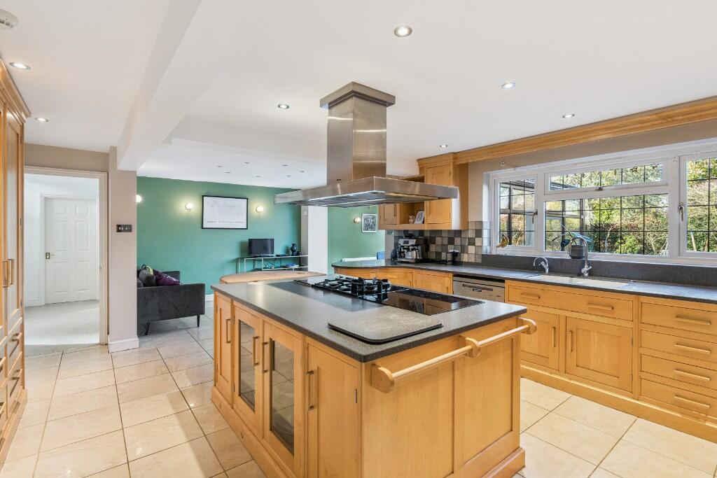 Old Meadow Close, Berkhamsted, Hertfordshire, HP4 photo 2