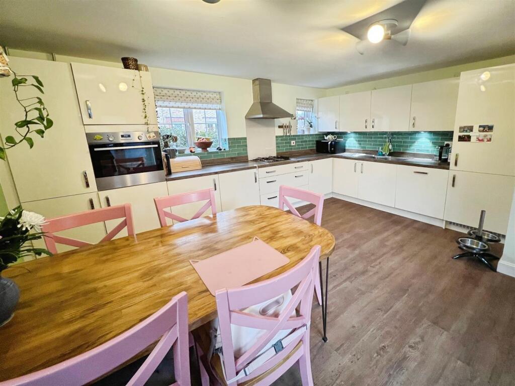 12, Whinberry Drive, Bowbrook, Shrewsbury photo 2