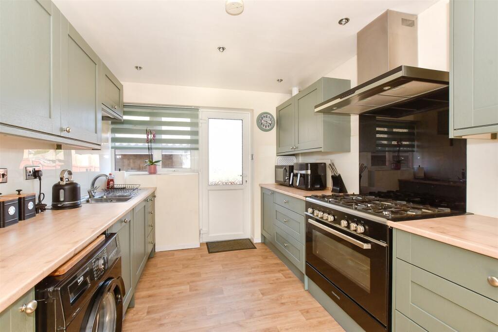 3-bed bungalow on Plover Close, Sandown, Isle of Wight, £330,000