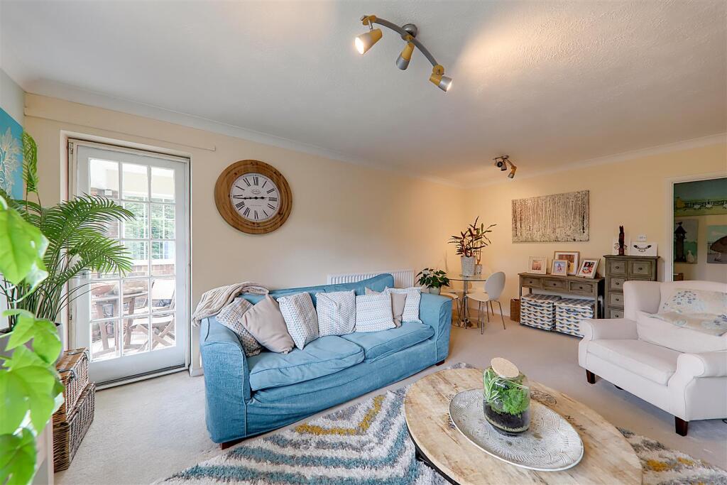 Apartment in Worthing, West Sussex - View 3