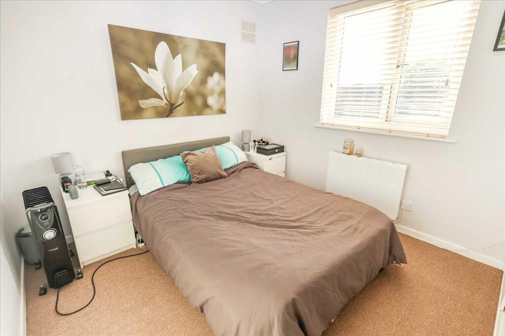 Apartment in Slough - View 4